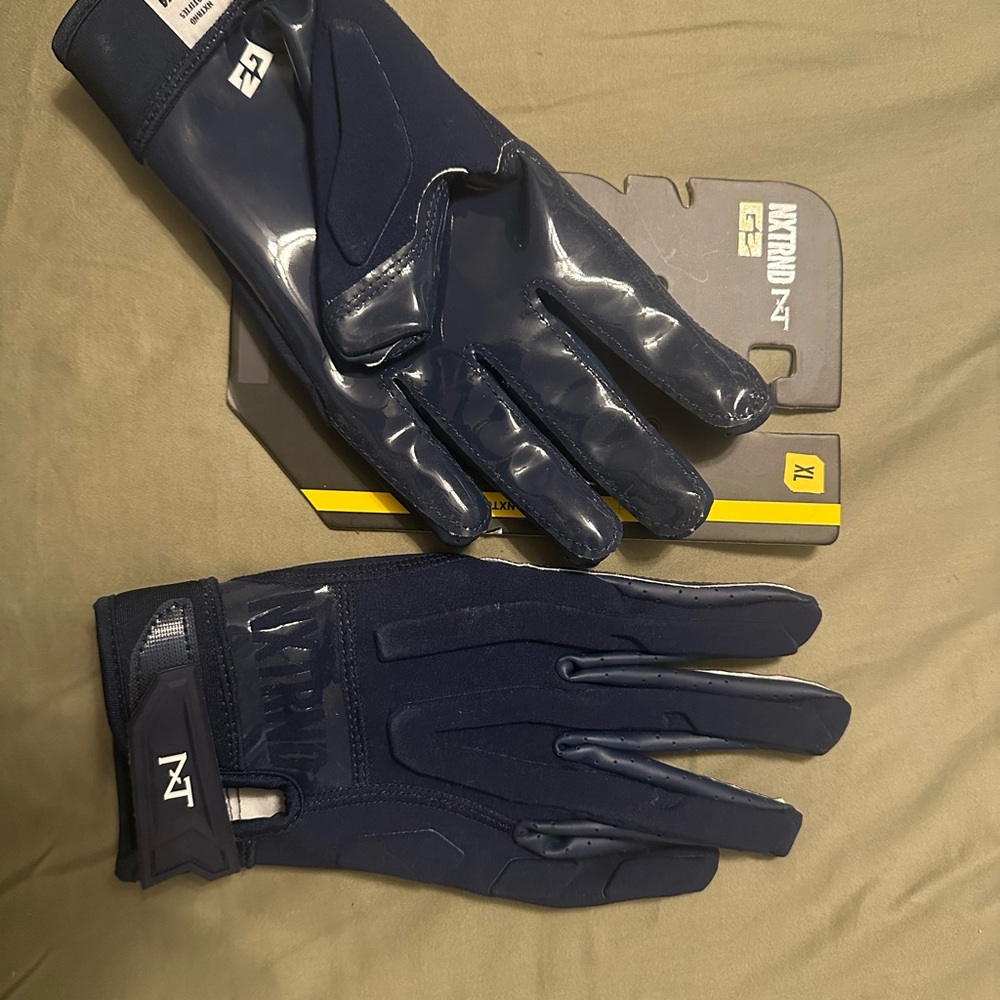 Navy Padded football gloves NXTRND
